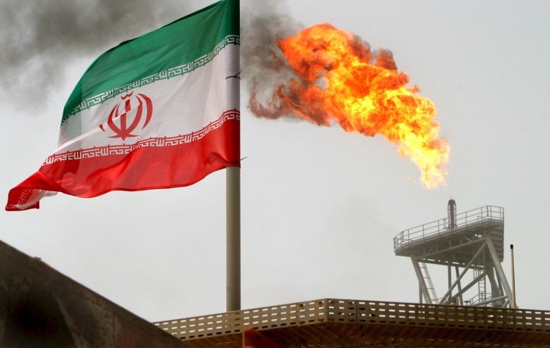 Crude Extends Decline as US Defends Temporary Iran Oil Waivers